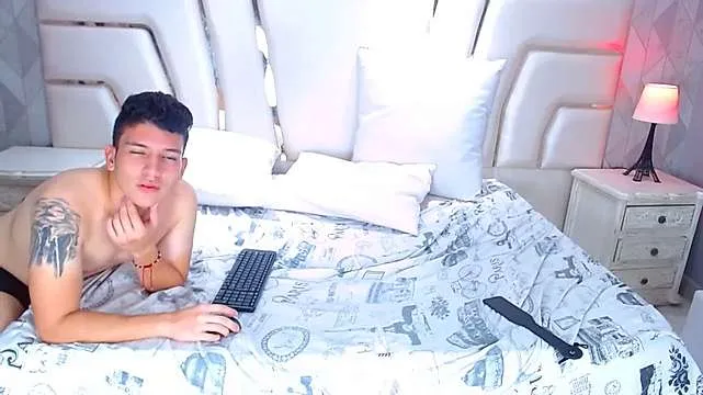 Live sex webcam photo for AlexAndAbby #242921318