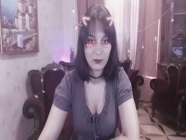 Live sex webcam photo for GraceLuv #256300946