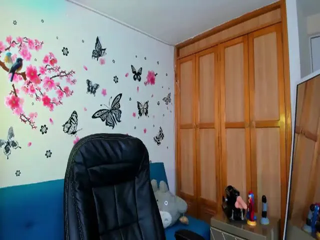Live sex webcam photo for Conydecker #260283880