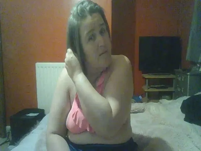 Live sex webcam photo for YUMMYMUMMY39 #258320542