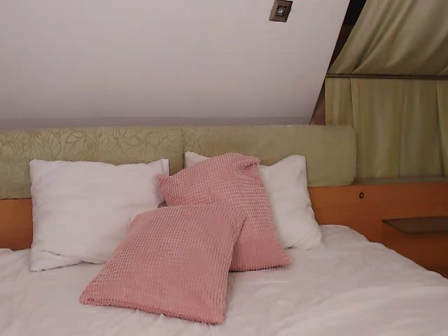 Live sex webcam photo for APRIL_BROWNN #265279520