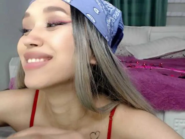 Live sex webcam photo for LindaSweez #246551660