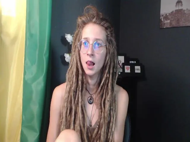 Live sex webcam photo for KINKYkeira #256209661