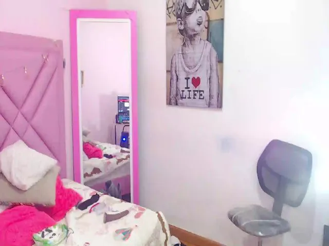 Live sex webcam photo for Kinkykiitty #256087362