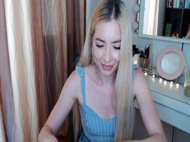 Live sex webcam photo for JustThea #253752365