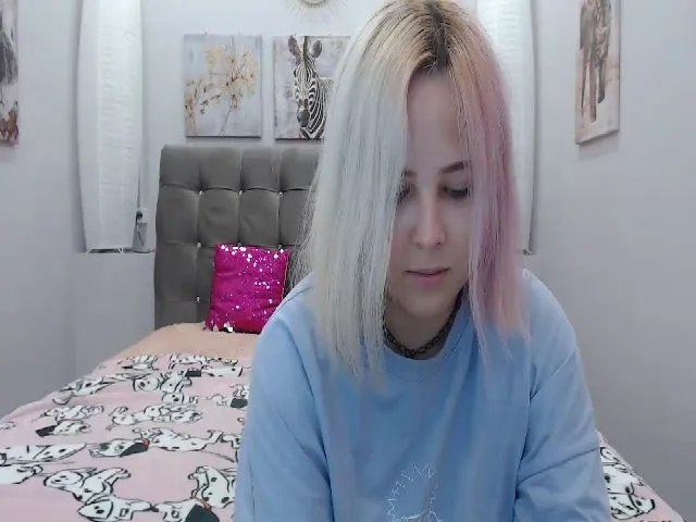 Live sex webcam photo for Helokit #255240680