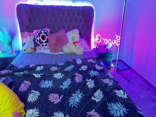 Live sex webcam photo for WhiteFoxi #255130313