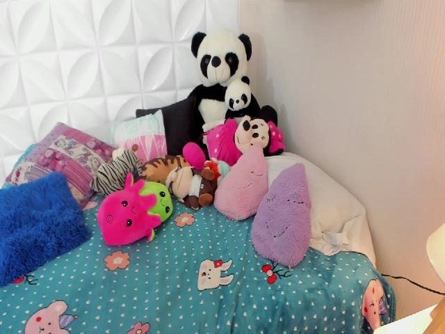 Live sex webcam photo for KateMoore3 #265246958