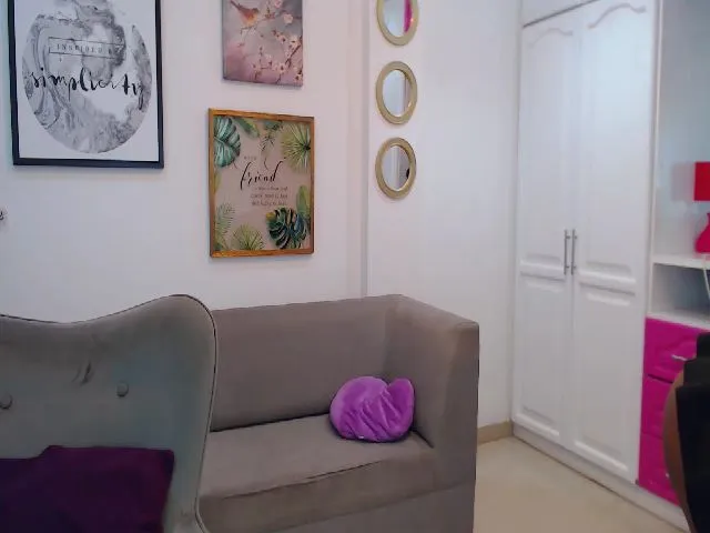 Live sex webcam photo for Jessicasim #264917402