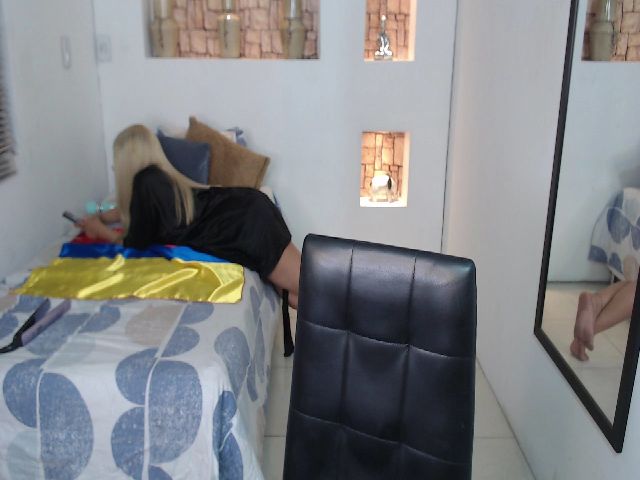 Live sex webcam photo for nicollewalton #257287382