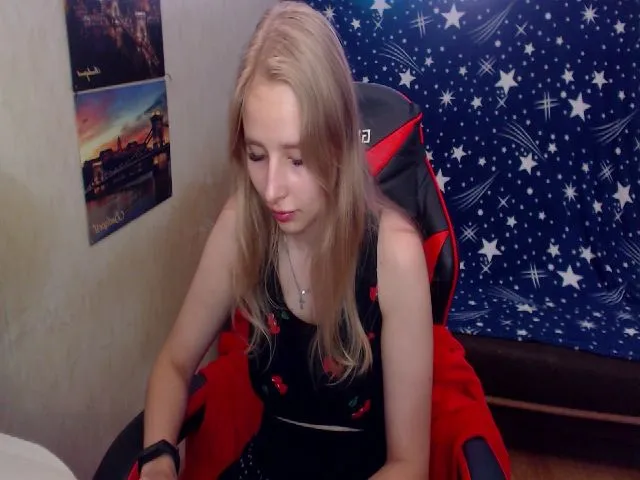 Live sex webcam photo for JessyGinger #258570609