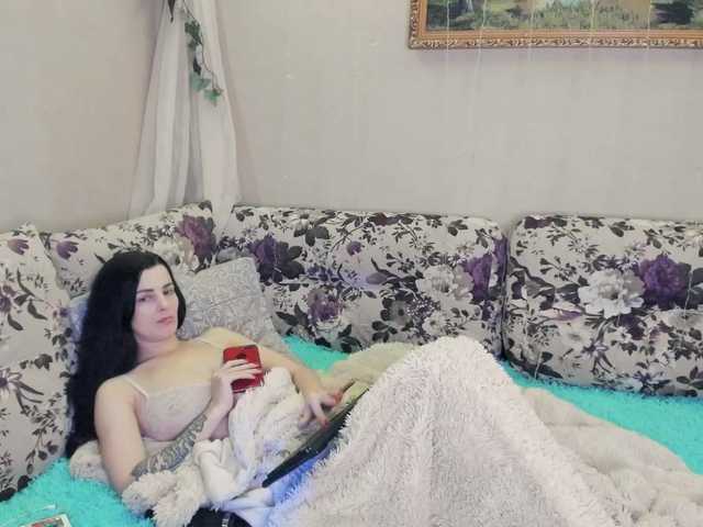 Live sex webcam photo for -Queen-Maria- #241018636