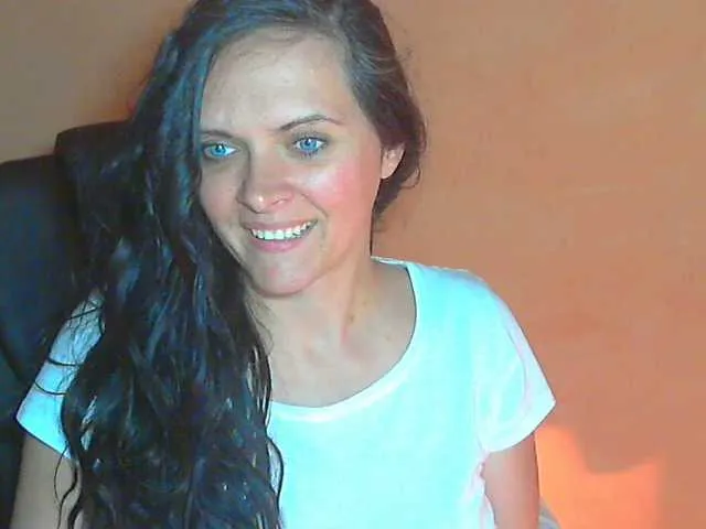 Live sex webcam photo for SexQueen1 #241426785
