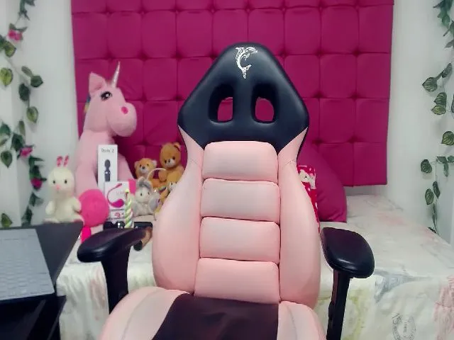 Live sex webcam photo for Pink_queenn #261251267