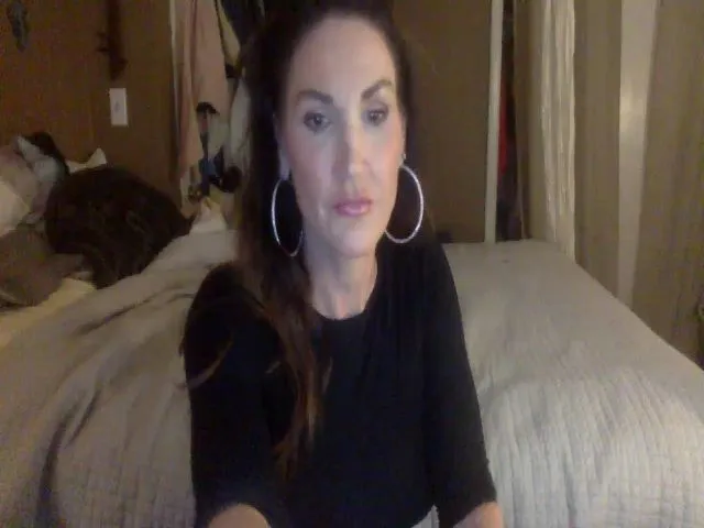 Live sex webcam photo for Hotyogababe1 #252996920