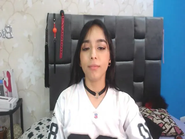 Live sex webcam photo for AngeelJones #255480175