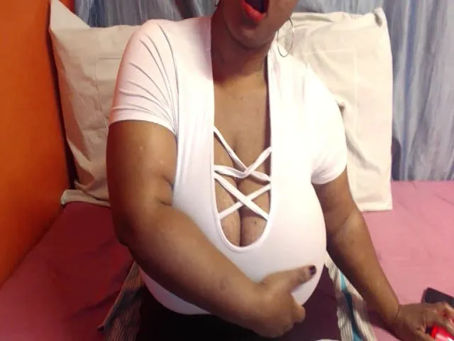 Live sex webcam photo for Sweetnozie #258539940