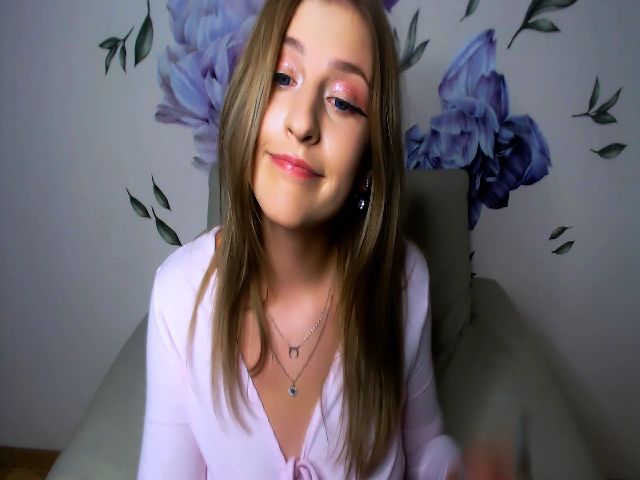 Live sex webcam photo for Sofia__White #265126086