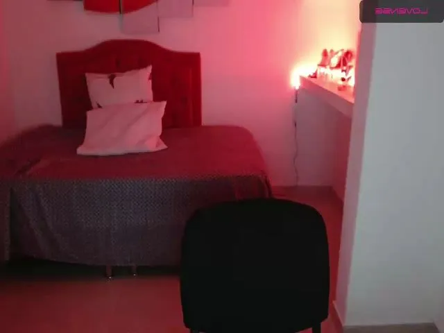 Live sex webcam photo for Darlaa__doll #252375412