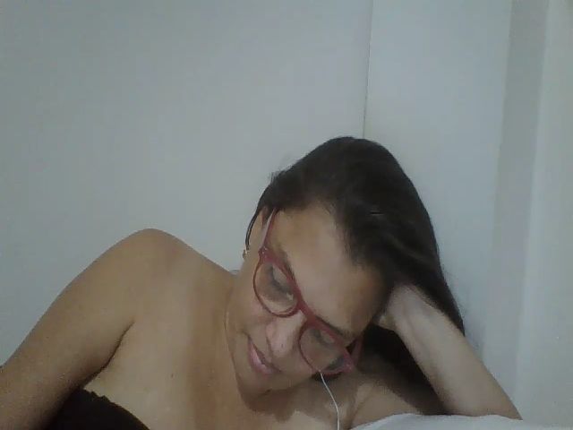 Live sex webcam photo for SweetLola01 #253665164