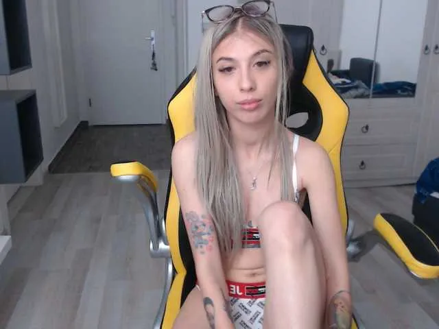 Live sex webcam photo for DiddySweet1 #243143410