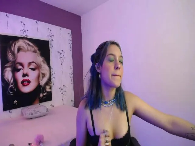 Live sex webcam photo for Spaaarkie #259309825