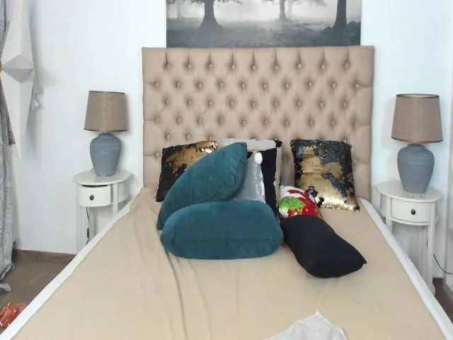 Live sex webcam photo for KendallDark #256468761