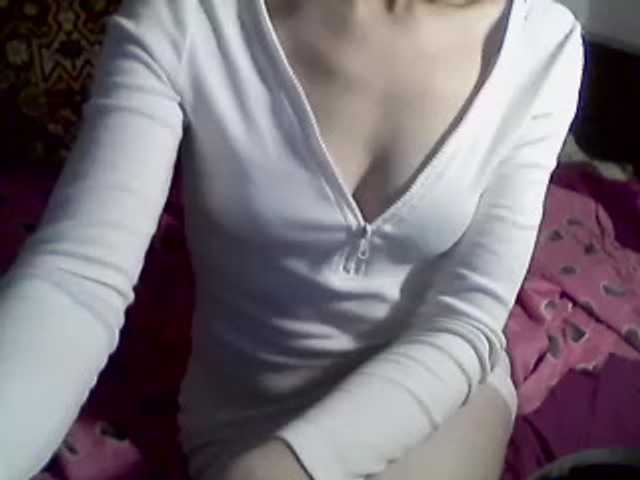 Live sex webcam photo for LorraineOSun #240975043