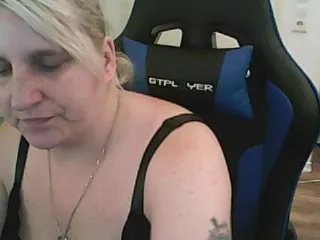 Live sex webcam photo for DrachenLady39 #240528941