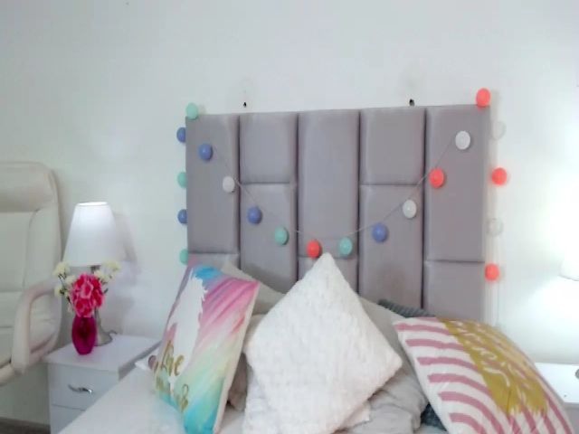 Live sex webcam photo for Mia_thompsons #252574076