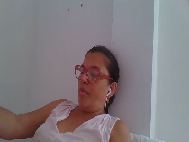 Live sex webcam photo for SweetLola01 #254857319