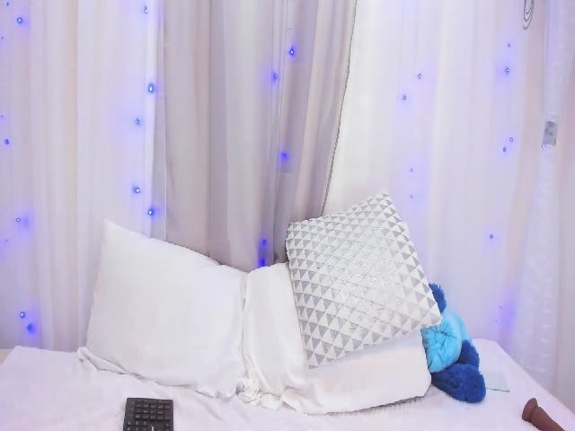 Live sex webcam photo for Emilly_harper #261513449