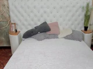 Live sex webcam photo for MissTianaa #251995408