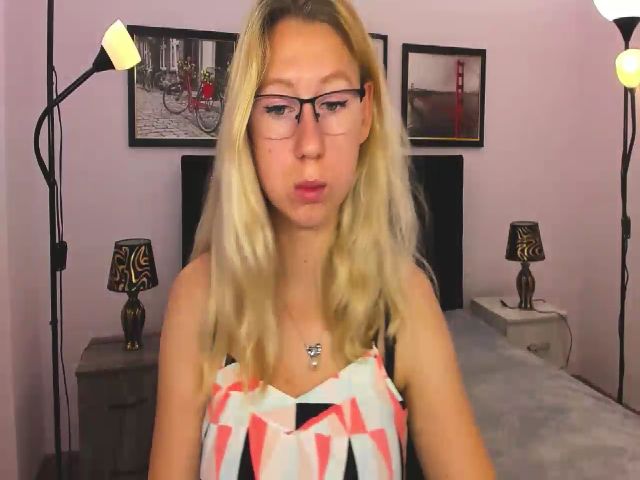 Live sex webcam photo for LizaSwan #253733369