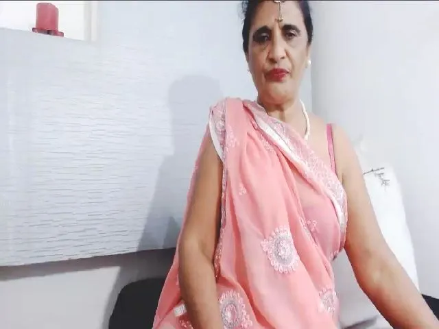 Live sex webcam photo for Indianmilf58 #255611619