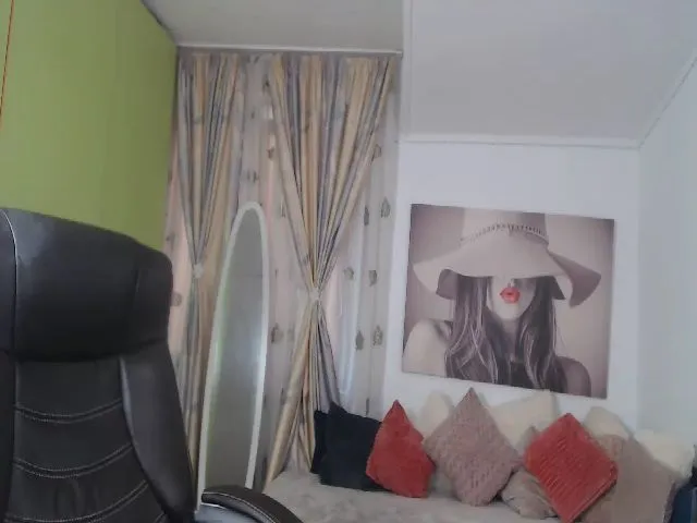 Live sex webcam photo for Evelynevi #252989647