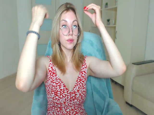 Live sex webcam photo for MollyDiamond1 #256379315