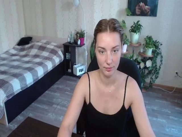Live sex webcam photo for Emi_lywild #252410103