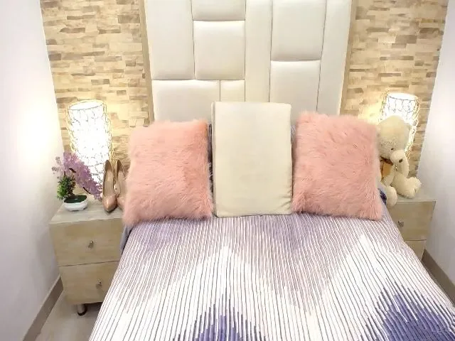 Live sex webcam photo for EllaDavs #252802221