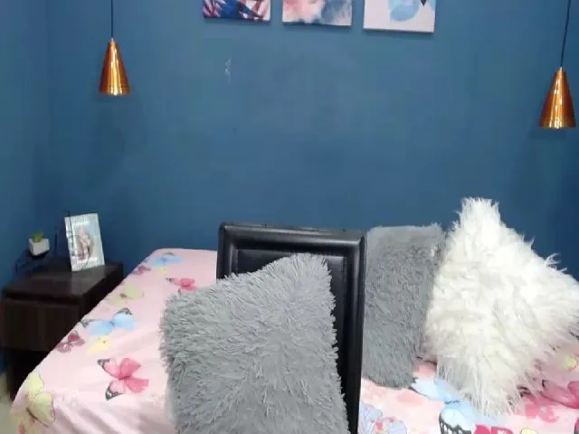 Live sex webcam photo for Estefany_24 #259979840