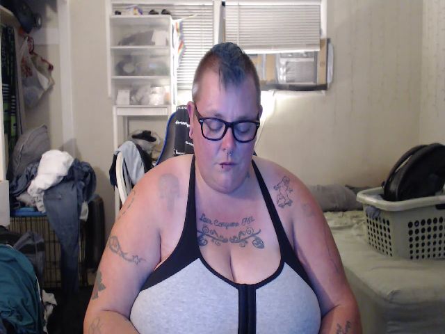 Live sex webcam photo for PunkChick420 #263568284