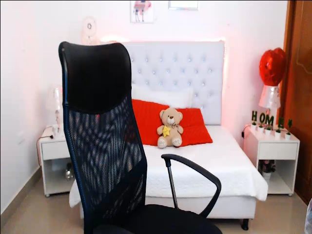 Live sex webcam photo for Antonella_lpz #254329530