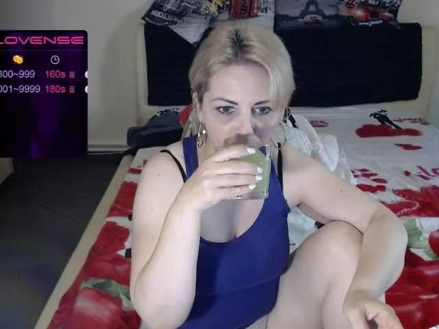 Live sex webcam photo for EllaSwan #249059661