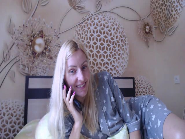 Live sex webcam photo for MeltingJulia #264839205