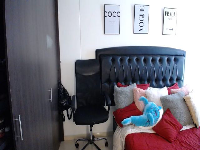 Live sex webcam photo for Valen_giraldo #265061189