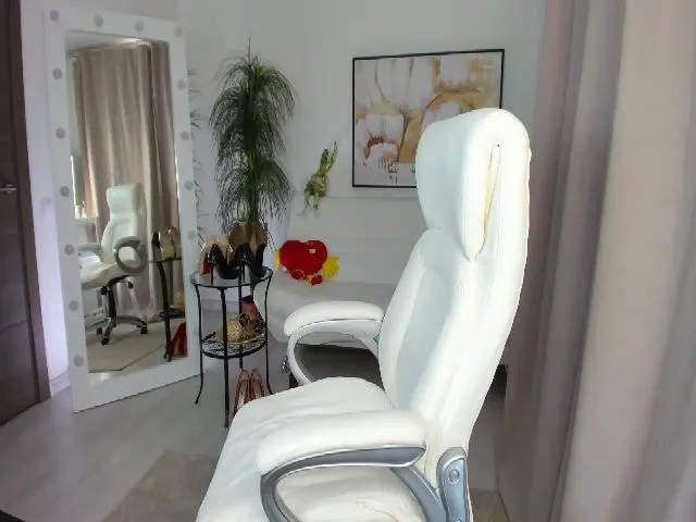 Live sex webcam photo for VictoriaKorff #252999206