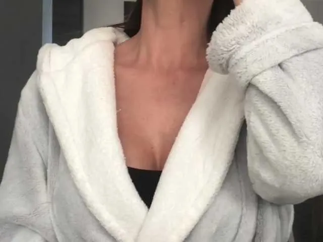 Live sex webcam photo for nicole21x #240975357