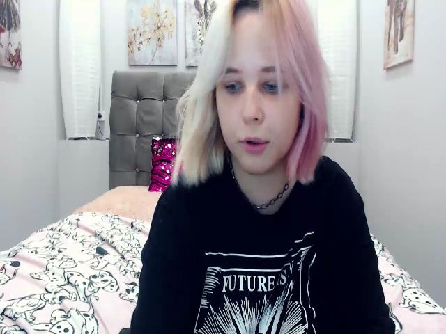 Live sex webcam photo for Helokit #255552628