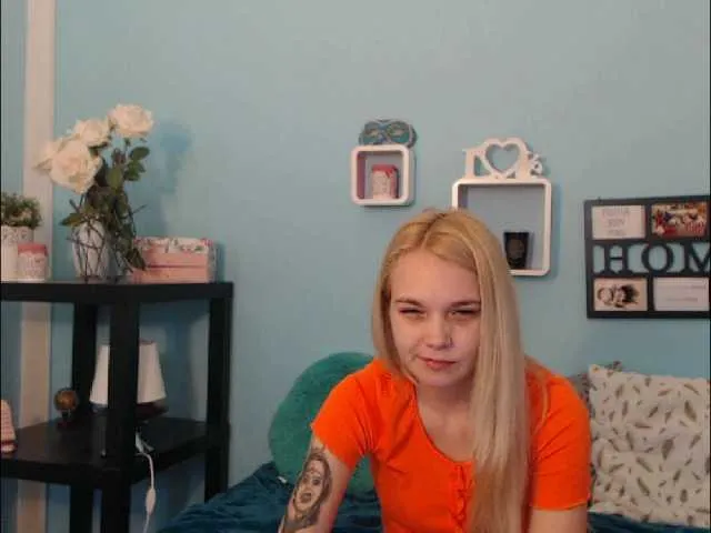 Live sex webcam photo for AnnaHappy18 #241339527