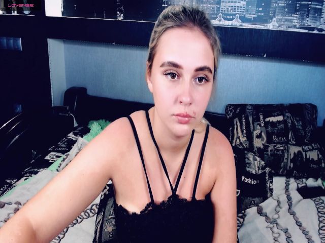 Live sex webcam photo for LindaRichXX #259876936